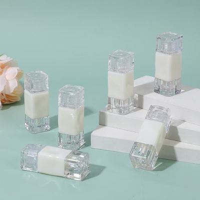 ホワイトダイヤモンド 2.6ml ブラシ付きの唇ガラスチューブ,色はカスタマイズできます