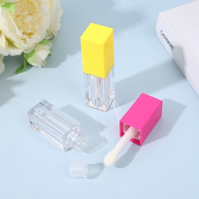 ブラシ付きの四角形プラスチック唇ガラスチューブ 化粧品タイプ 唇光 カスタムカラー 4.9ml