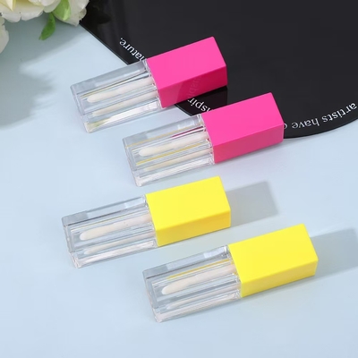 ブラシ付きの四角形プラスチック唇ガラスチューブ 化粧品タイプ 唇光 カスタムカラー 4.9ml