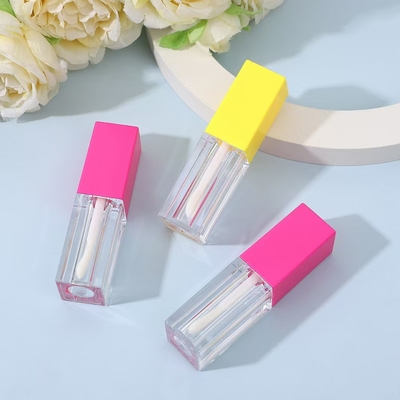 ブラシ付きの四角形プラスチック唇ガラスチューブ 化粧品タイプ 唇光 カスタムカラー 4.9ml