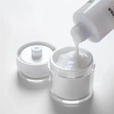 パーソナルケアに使用される 50ml プラスチック空気の無いクリームボトル