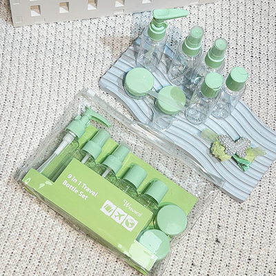 ホットスタンピング 50ml パーソナライズされた色肌ケア旅行セットのためのプラスチックボトル