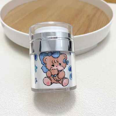 パーソナライズ可能なデザイン 15/30/50/100ml の再充填可能な空気のないポンプボトル スキンケアおよび化粧品用サイズ