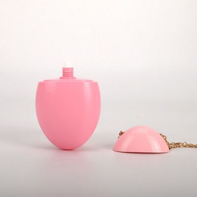 50ml 卵型日焼け止めボトル 脱ぎ取れる金色のチェーンと 化粧品パッケージのカスタマイズ可能なデザイン
