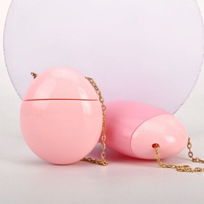 50ml 卵型日焼け止めボトル 脱ぎ取れる金色のチェーンと 化粧品パッケージのカスタマイズ可能なデザイン