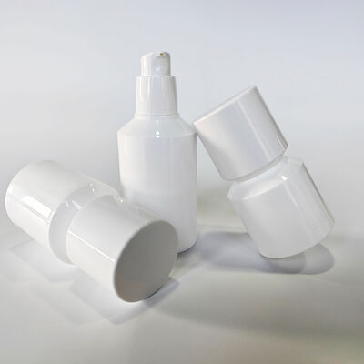新しいデザイン 30ml から 100ml 空気のないポンプボトル 空気曝露を防止します 製品の使用を最大化します