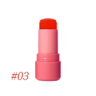 スタイリッシュなデザイン 5ml リップグロスチューブ 精密な適用のためにカスタマイズされた色