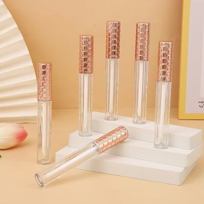 ホールセール 4.5ml プラスチック リップグロースチューブ 金色のキャップと白いブラシで 空の化粧品容器